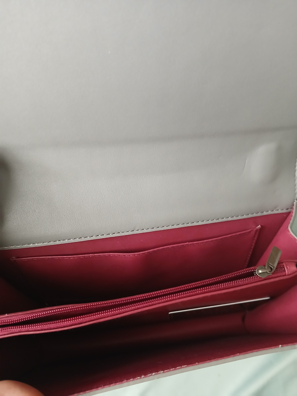 Gucci Gray Embossed Leather Shoulder Bag with Chain Strap - Picture 4 of 7